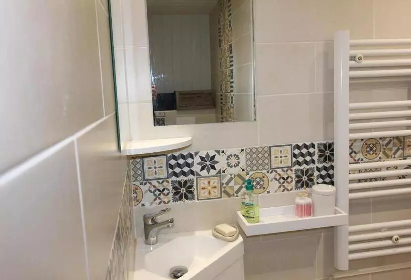 Aamiaismajoitus (B&B) La Charentaise Des Lilas