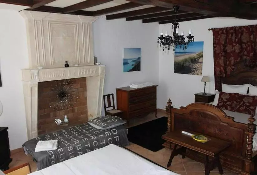 Aamiaismajoitus (B&B) La Charentaise Des Lilas