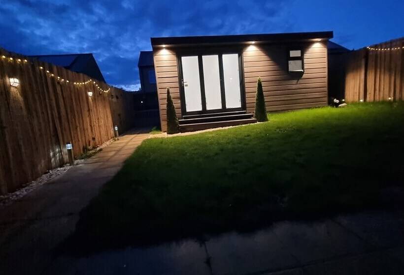 Пансион The Ivy Guest House   Near Roundhay Park