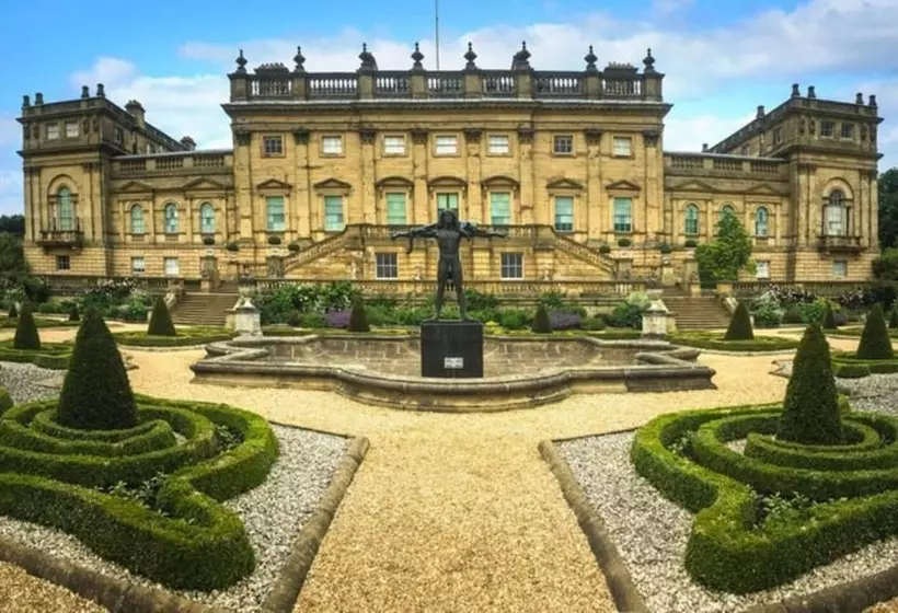 ペンション The Ivy Guest House   Near Roundhay Park