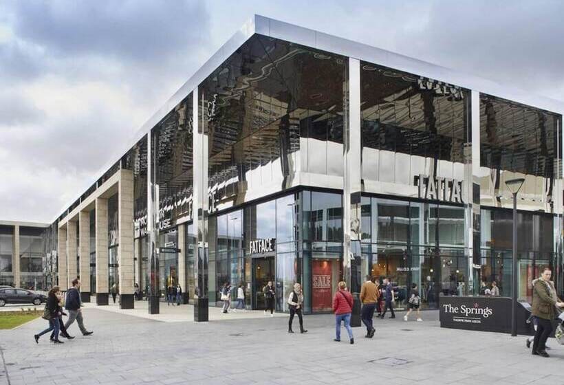 Пансион The Ivy Guest House   Near Roundhay Park