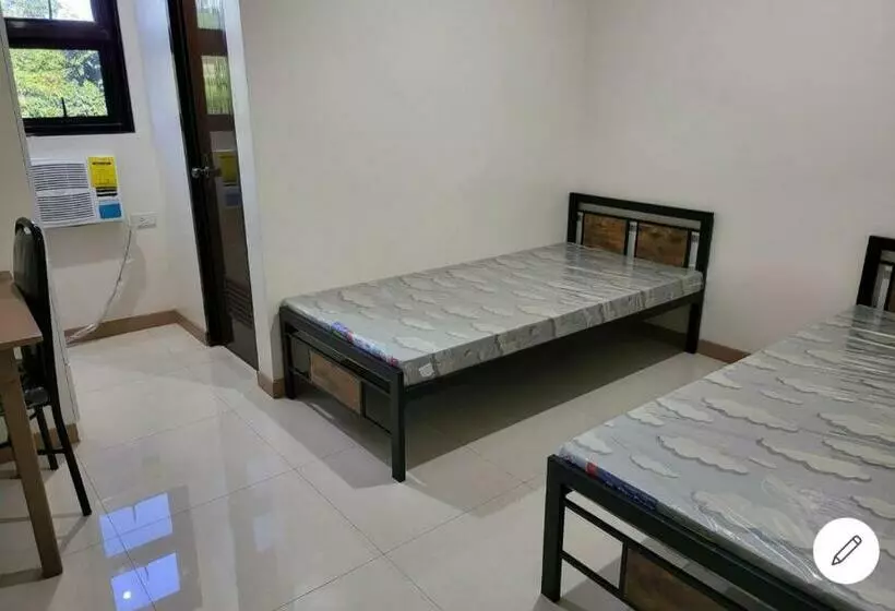 ユースホステル Dormitory Near Sm And S And R