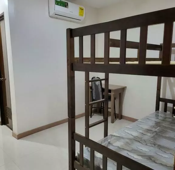 ユースホステル Dormitory Near Sm And S And R