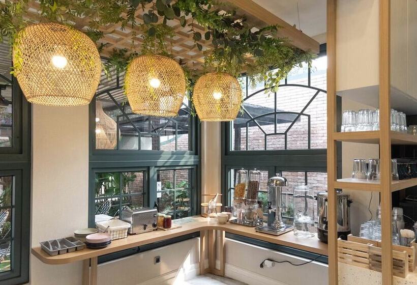 호텔 Casa Living Senopati