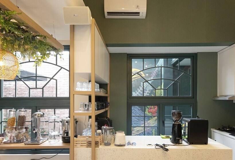 호텔 Casa Living Senopati