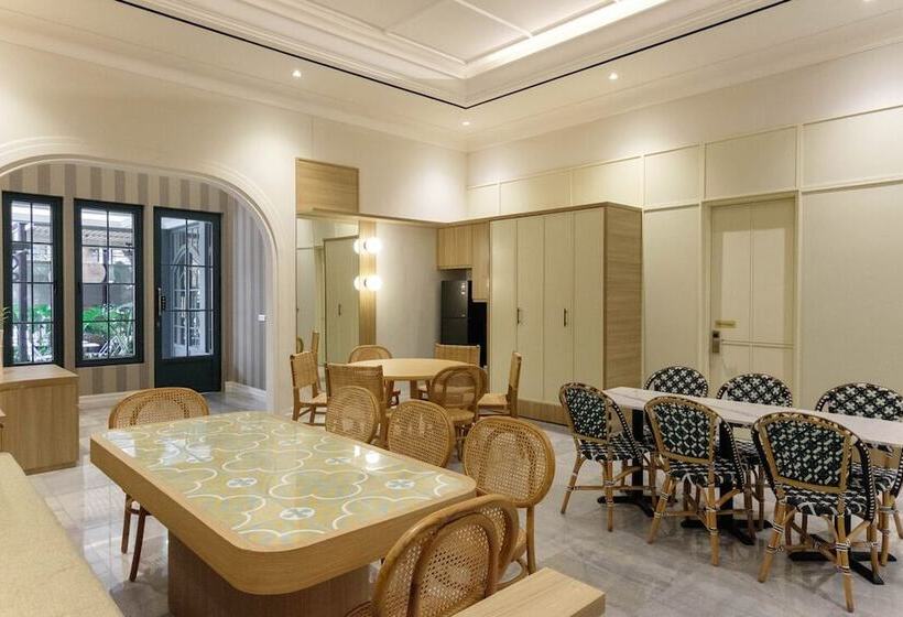 호텔 Casa Living Senopati