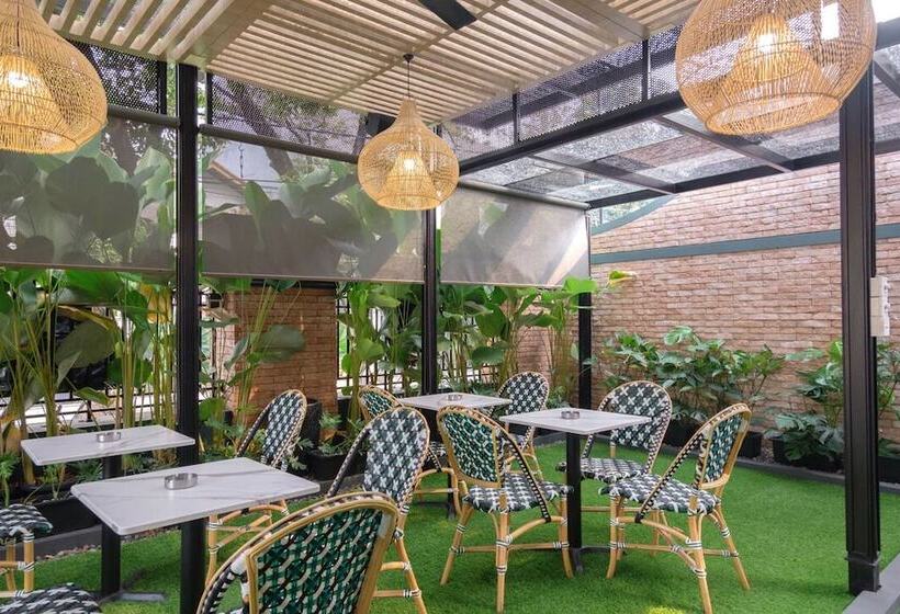 호텔 Casa Living Senopati