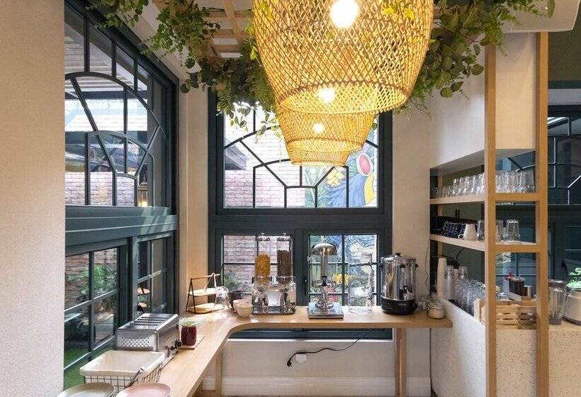 호텔 Casa Living Senopati