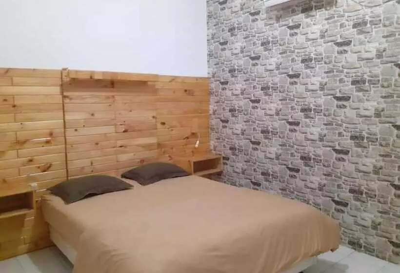 Hotelli Oyo 92586 Happy 777