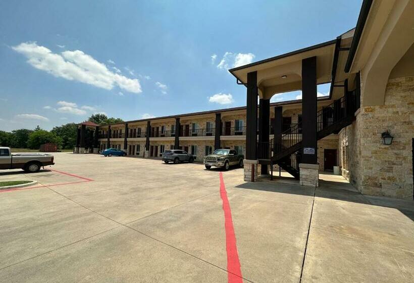 Otel Executive Inn And Suites