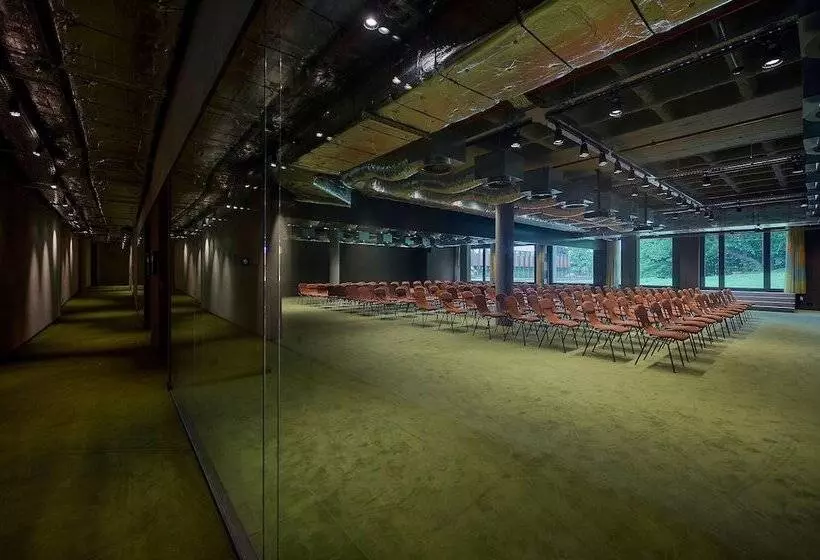 ホテル Mix Brussels   Gym & Wellness For Adults Only