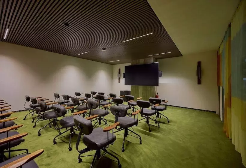 ホテル Mix Brussels   Gym & Wellness For Adults Only