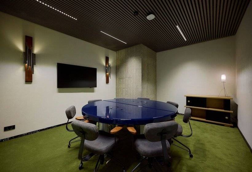 ホテル Mix Brussels   Gym & Wellness For Adults Only