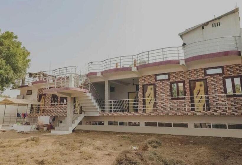 Отель Oyo 81219 Kamal