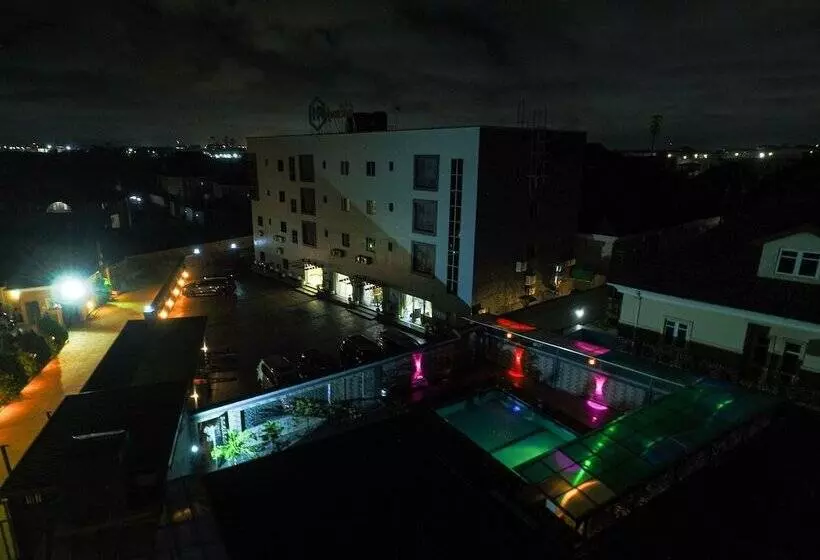 هتل Romeneo Grand Royal