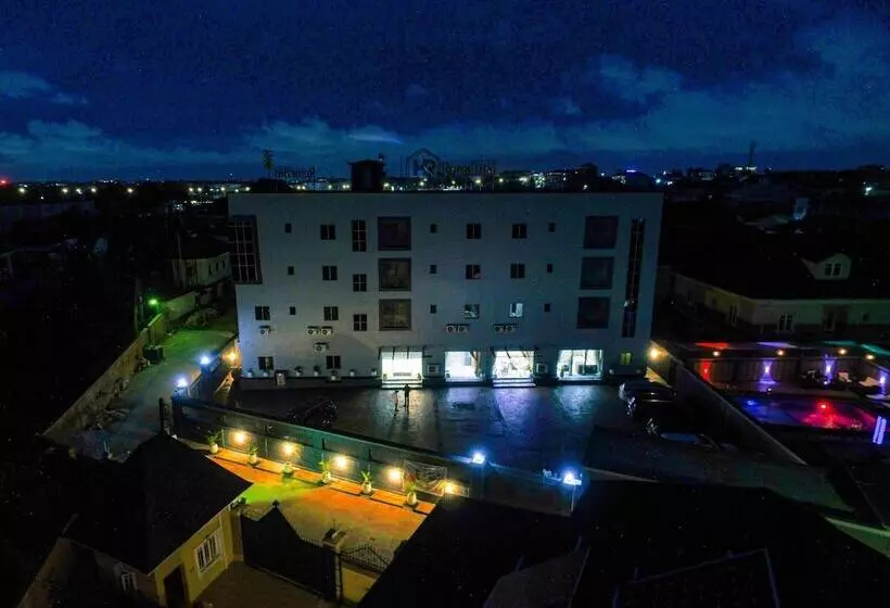 هتل Romeneo Grand Royal