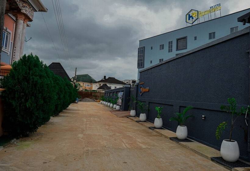 호텔 Romeneo Grand Royal