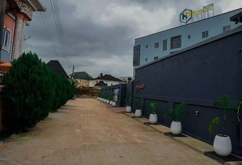 هتل Romeneo Grand Royal