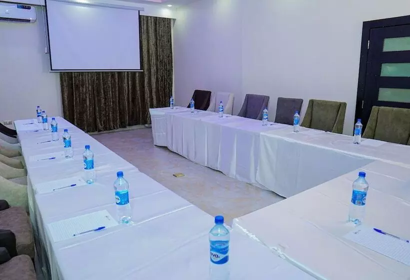 هتل Romeneo Grand Royal