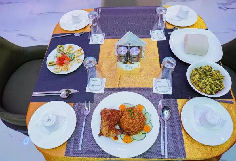 هتل Romeneo Grand Royal