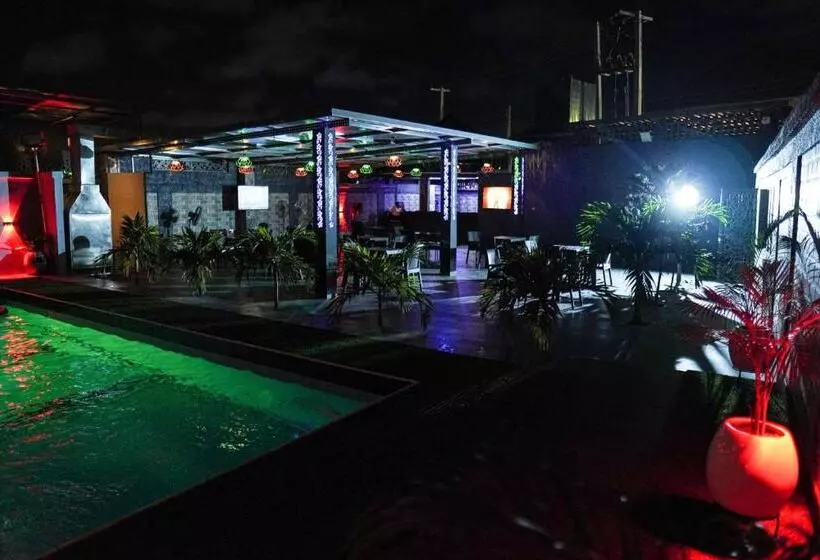 هتل Romeneo Grand Royal