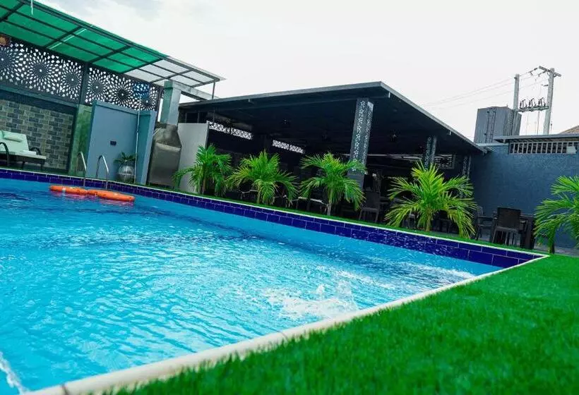 هتل Romeneo Grand Royal