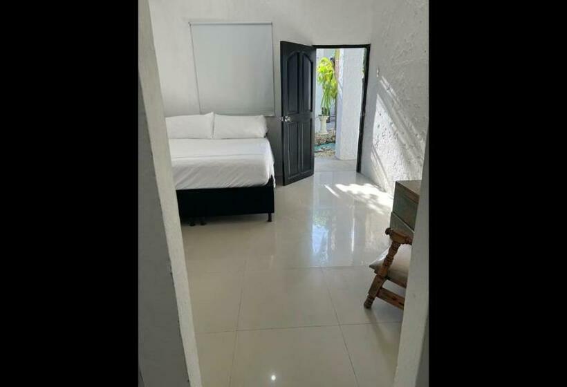 Pension (Hôtel basse catégorie) Room In Lodge   Tr V2d Hostel Room Near Castillo San Felipe With Pool And Wifi