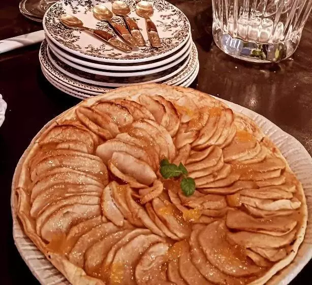 تختخواب و صبحانه La Maison Perchee