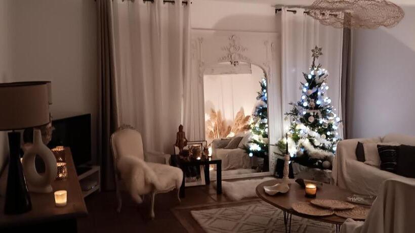 تختخواب و صبحانه La Maison Perchee