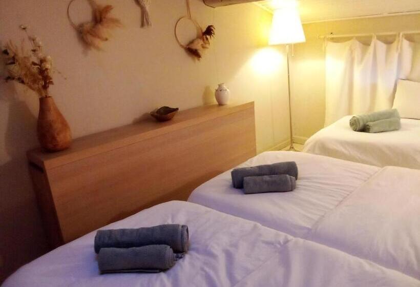 تختخواب و صبحانه La Maison Perchee