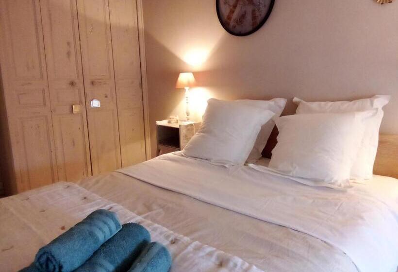 تختخواب و صبحانه La Maison Perchee