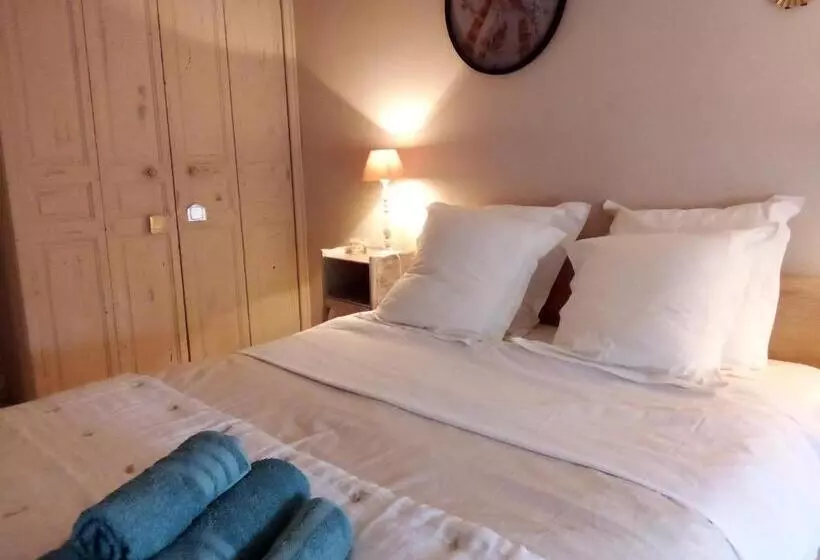 تختخواب و صبحانه La Maison Perchee