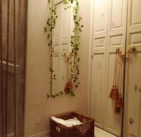 تختخواب و صبحانه La Maison Perchee