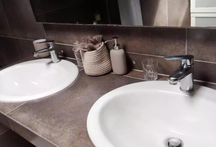 تختخواب و صبحانه La Maison Perchee