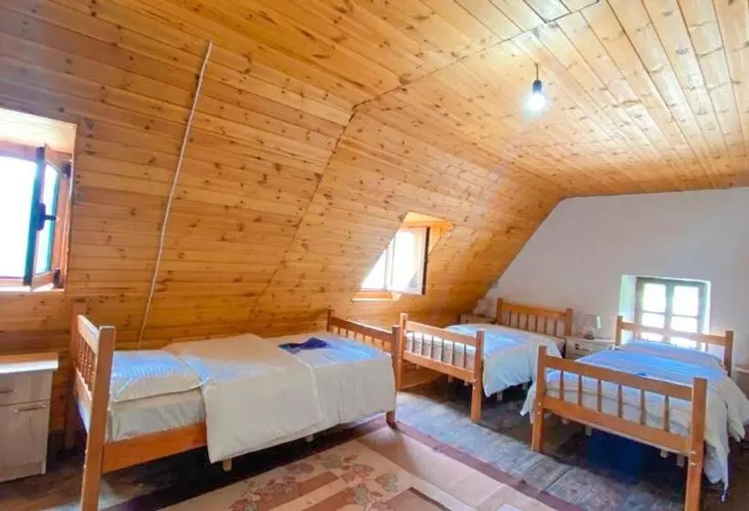 هتل Northern Peaks Guesthouse