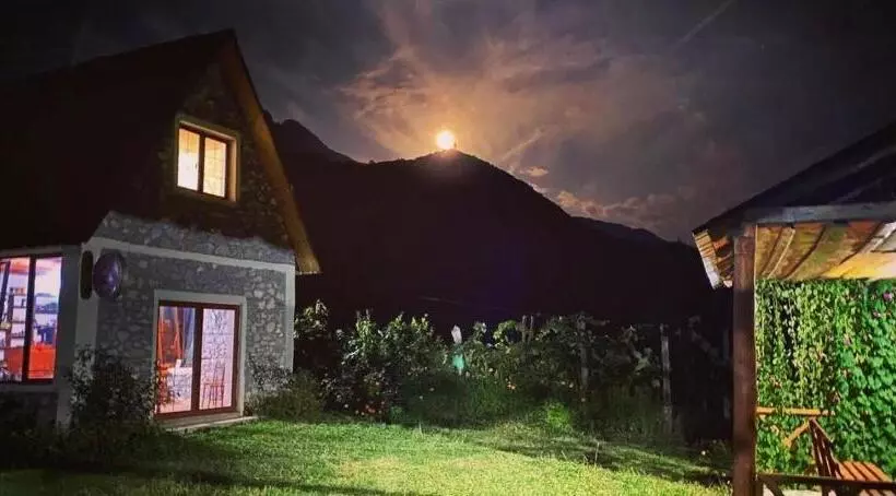 هتل Northern Peaks Guesthouse