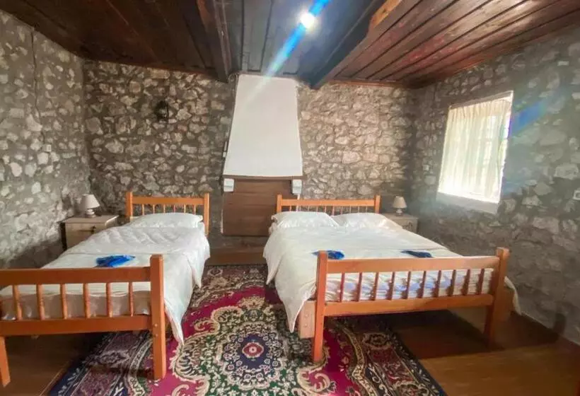 هتل Northern Peaks Guesthouse