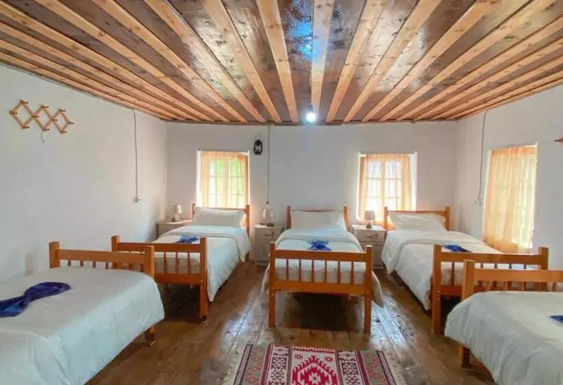 هتل Northern Peaks Guesthouse