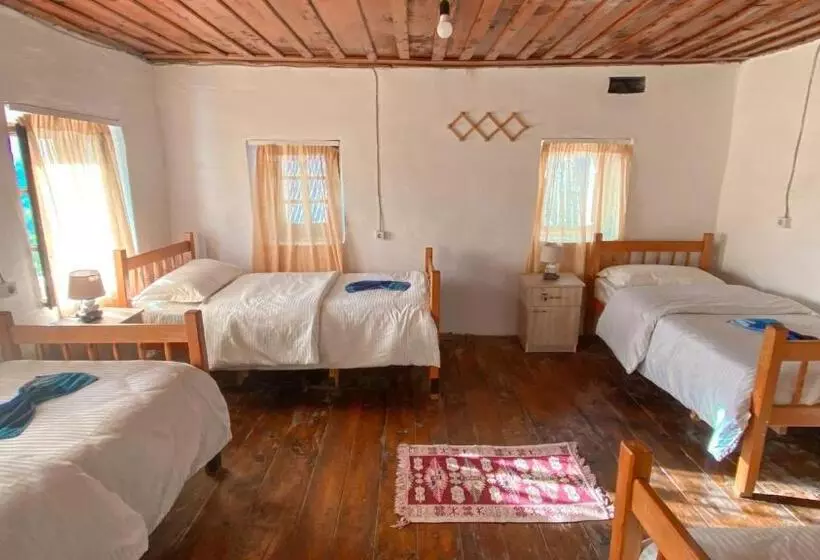 هتل Northern Peaks Guesthouse