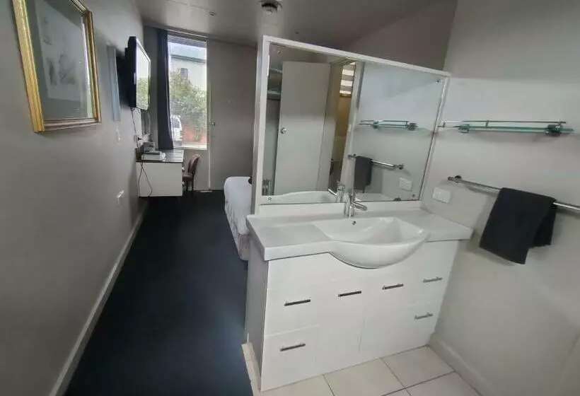 International Hotel Motel