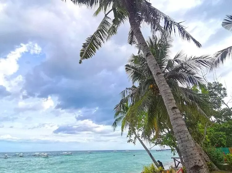 On Board Panglao Beach Hostel & Resort