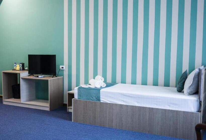 تختخواب و صبحانه Blue Sky