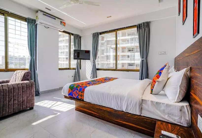 Fabhotel Crystal Inn   Nr Suvarndeep Chowk