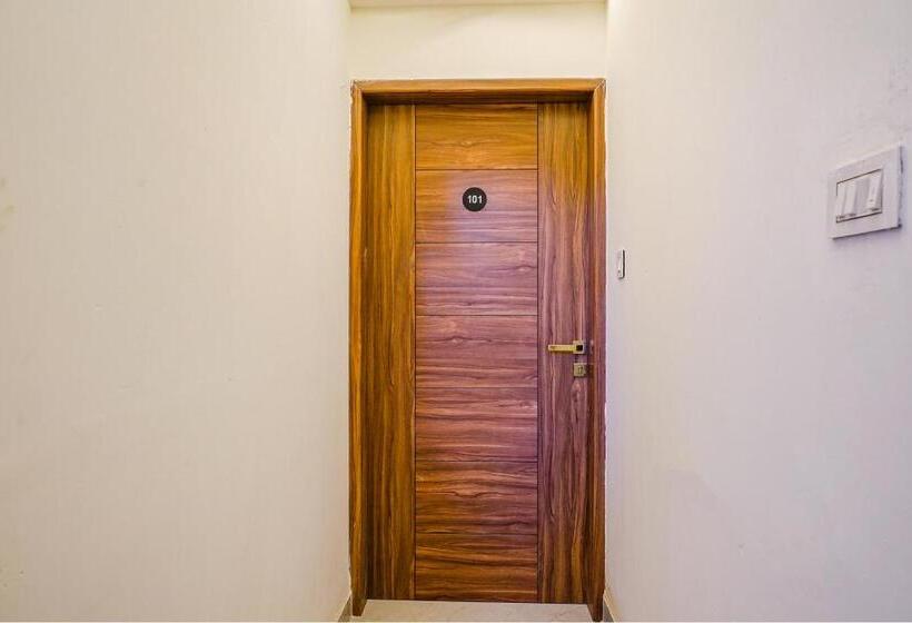 Fabhotel Crystal Inn   Nr Suvarndeep Chowk