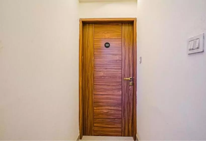 Fabhotel Crystal Inn   Nr Suvarndeep Chowk