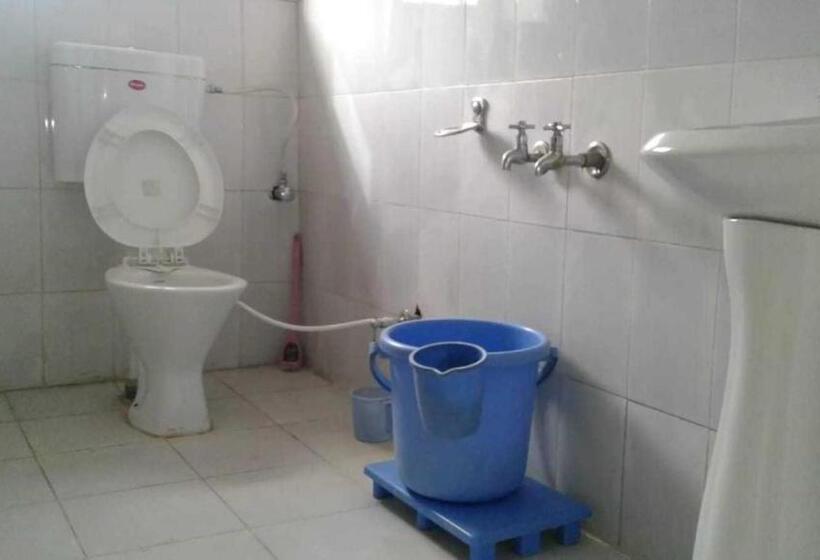 فندق Oyo Flagship 81303 Art Food Corner