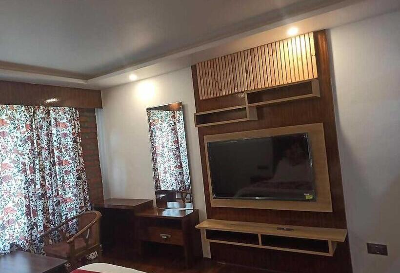 فندق Oyo Flagship 81303 Art Food Corner