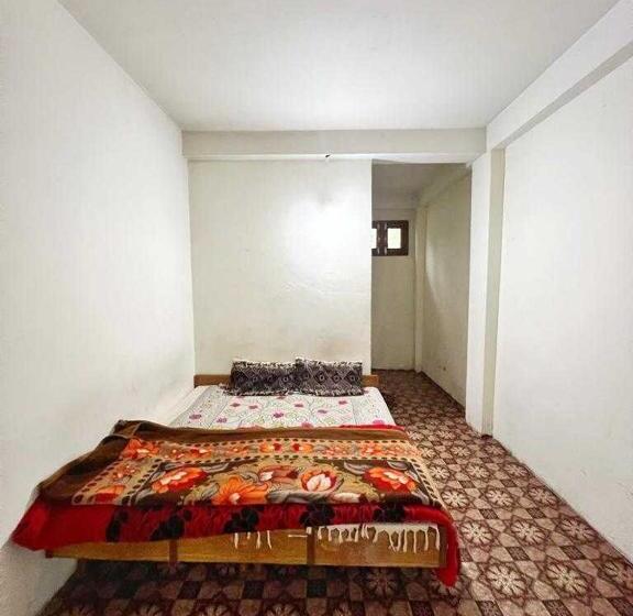 فندق Oyo Flagship 81303 Art Food Corner