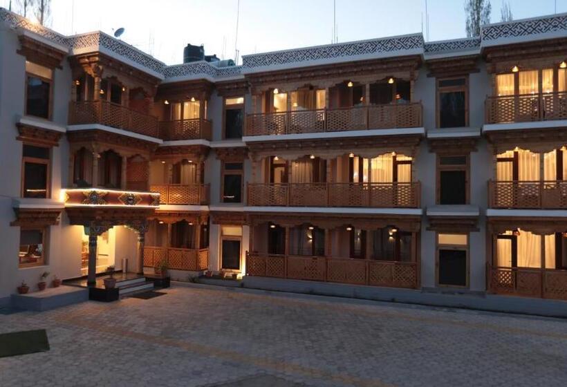 هتل Youthok Heritage