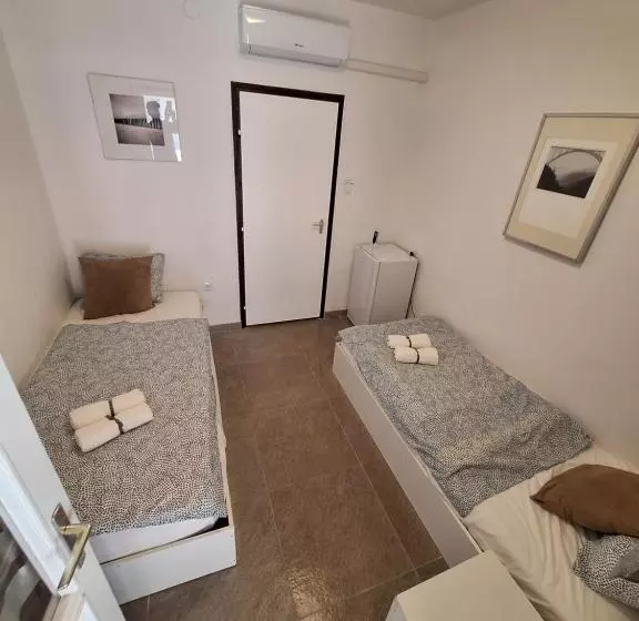 ペンション Aniiza Apartman